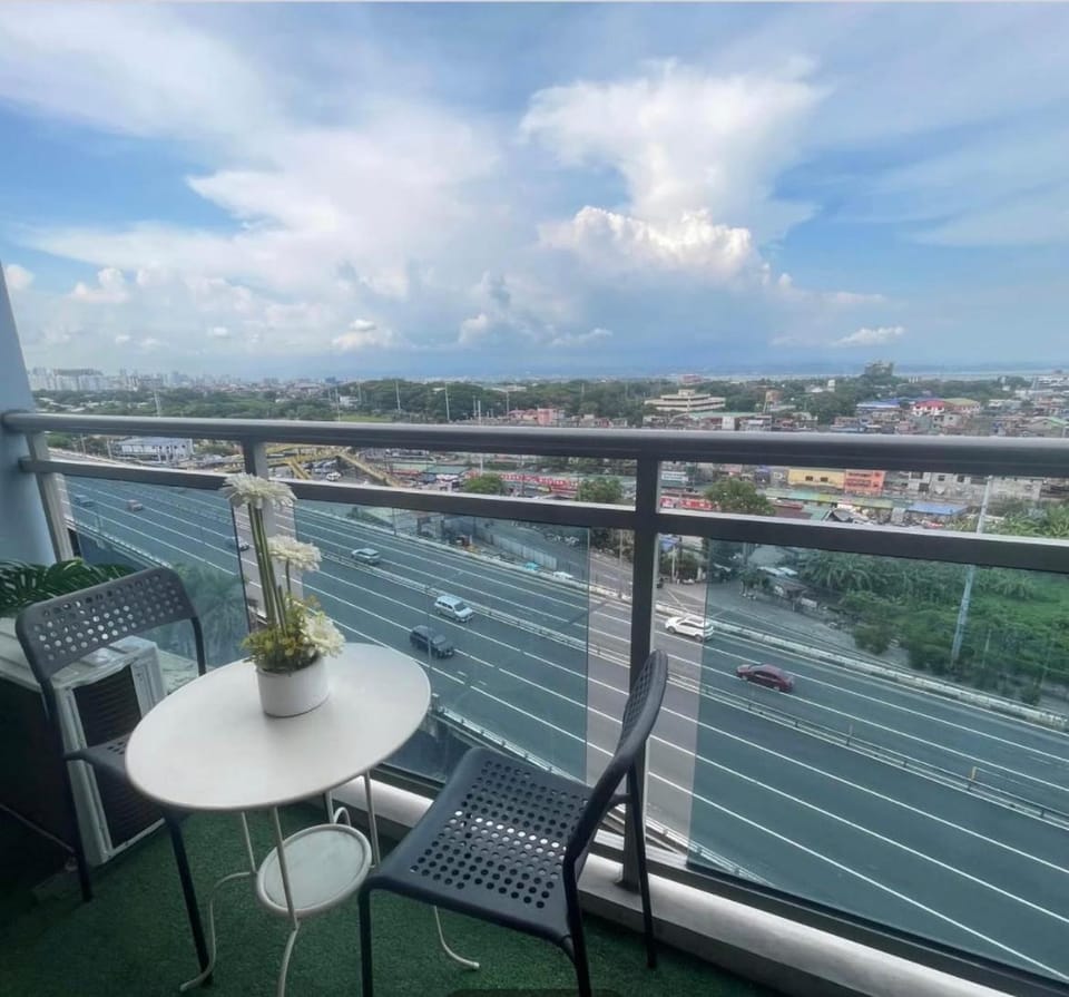 Azure Condo 1BR Next to Mall, Near City & Airport Apartment in Pasay
