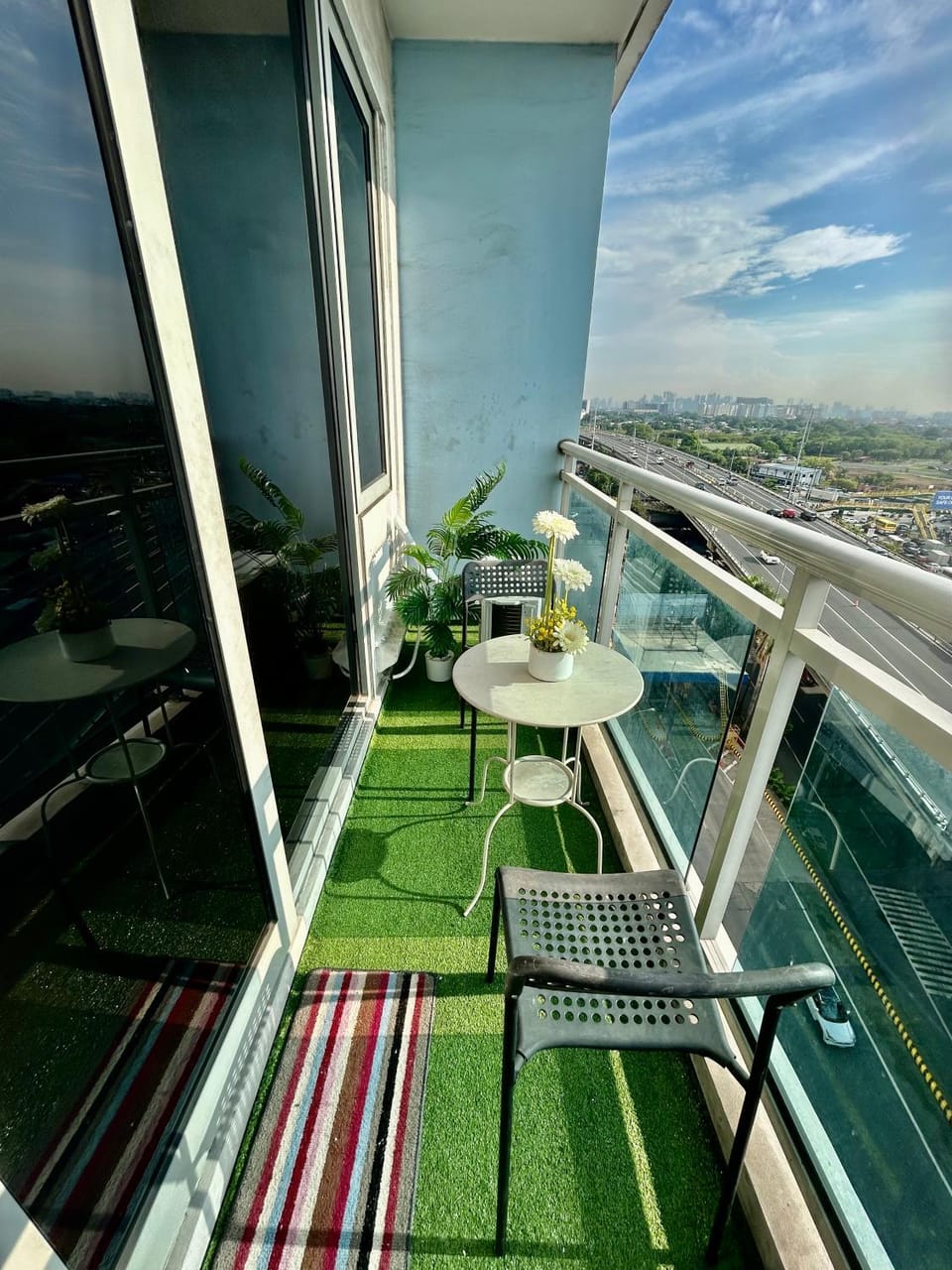 Azure Condo 1BR Next to Mall, Near City & Airport Apartment in Pasay