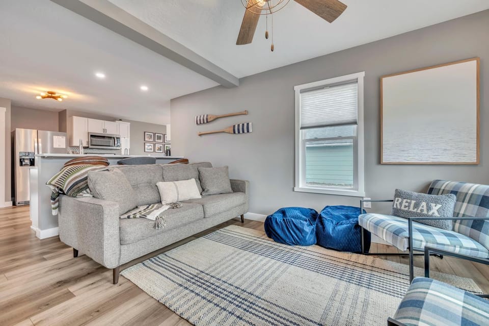 Okoboji BLUEtiful Cottage Villa in Arnolds Park