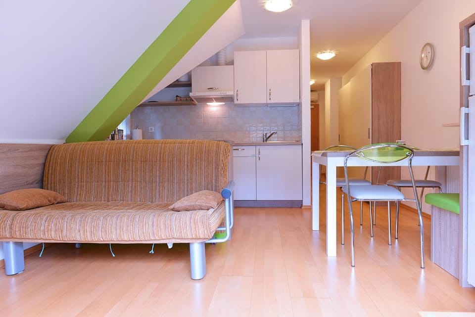 Communal lounge/ TV room, Fishing, Horse-riding, Ski School, Skiing, Aqua park, Tennis court, Canoeing, Hiking, Cycling, Diving, Sunrise, Sunset, Family