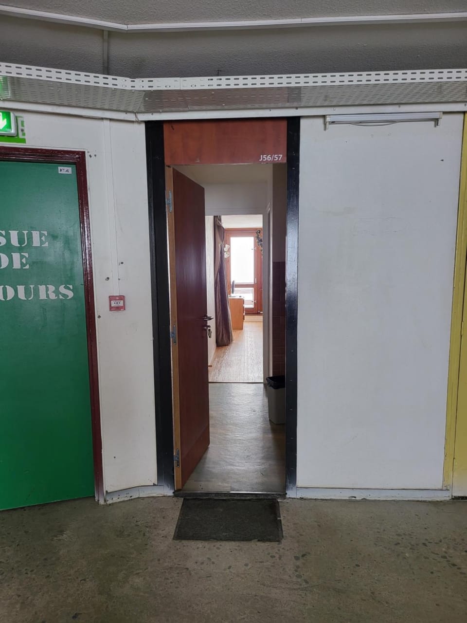 Facade/entrance