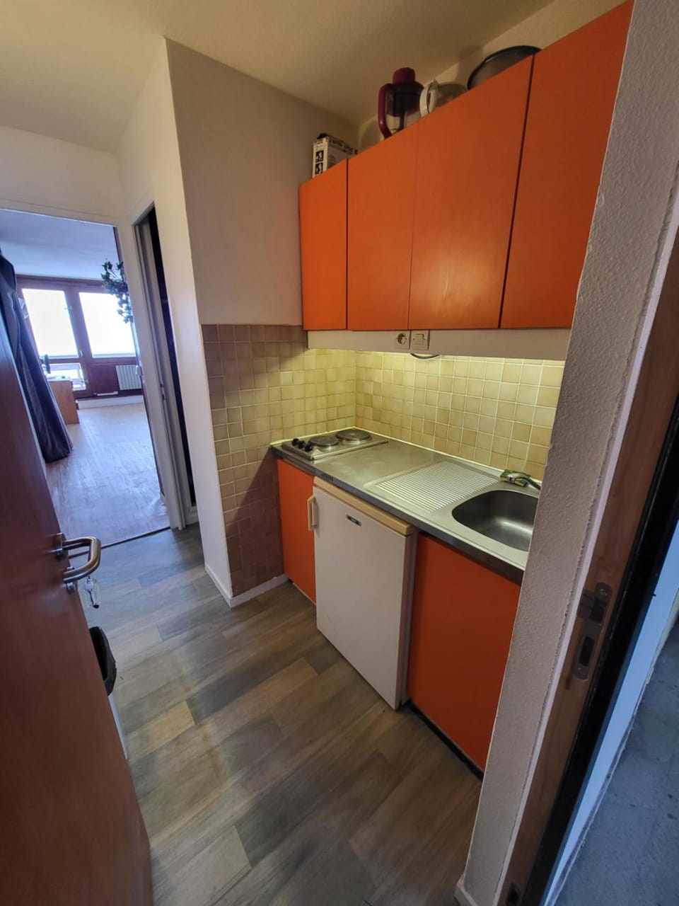 Kitchen or kitchenette, stove