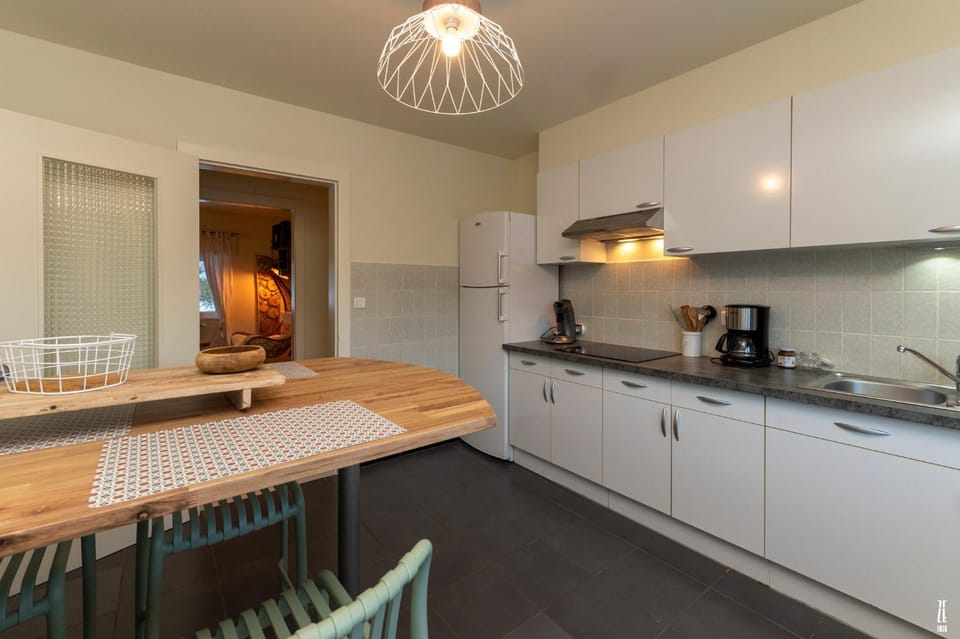 Kitchen or kitchenette, Kitchen or kitchenette, Dining area, dishwasher, minibar, stove