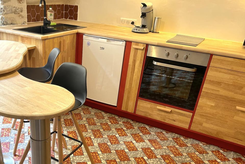 Kitchen or kitchenette