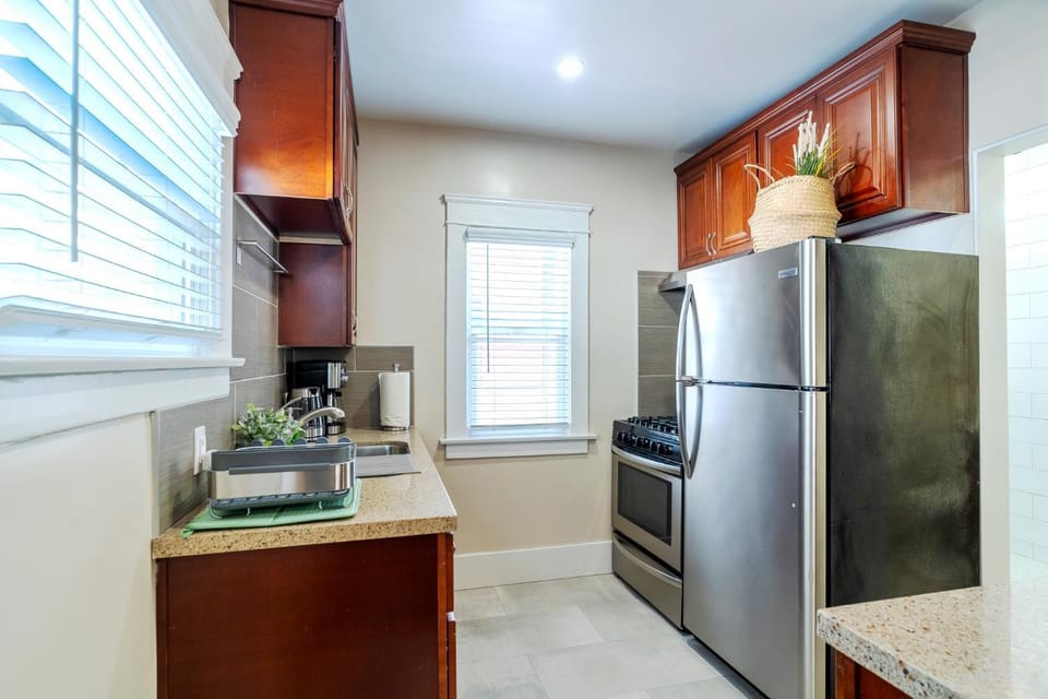 Kitchen or kitchenette, pet friendly, stove
