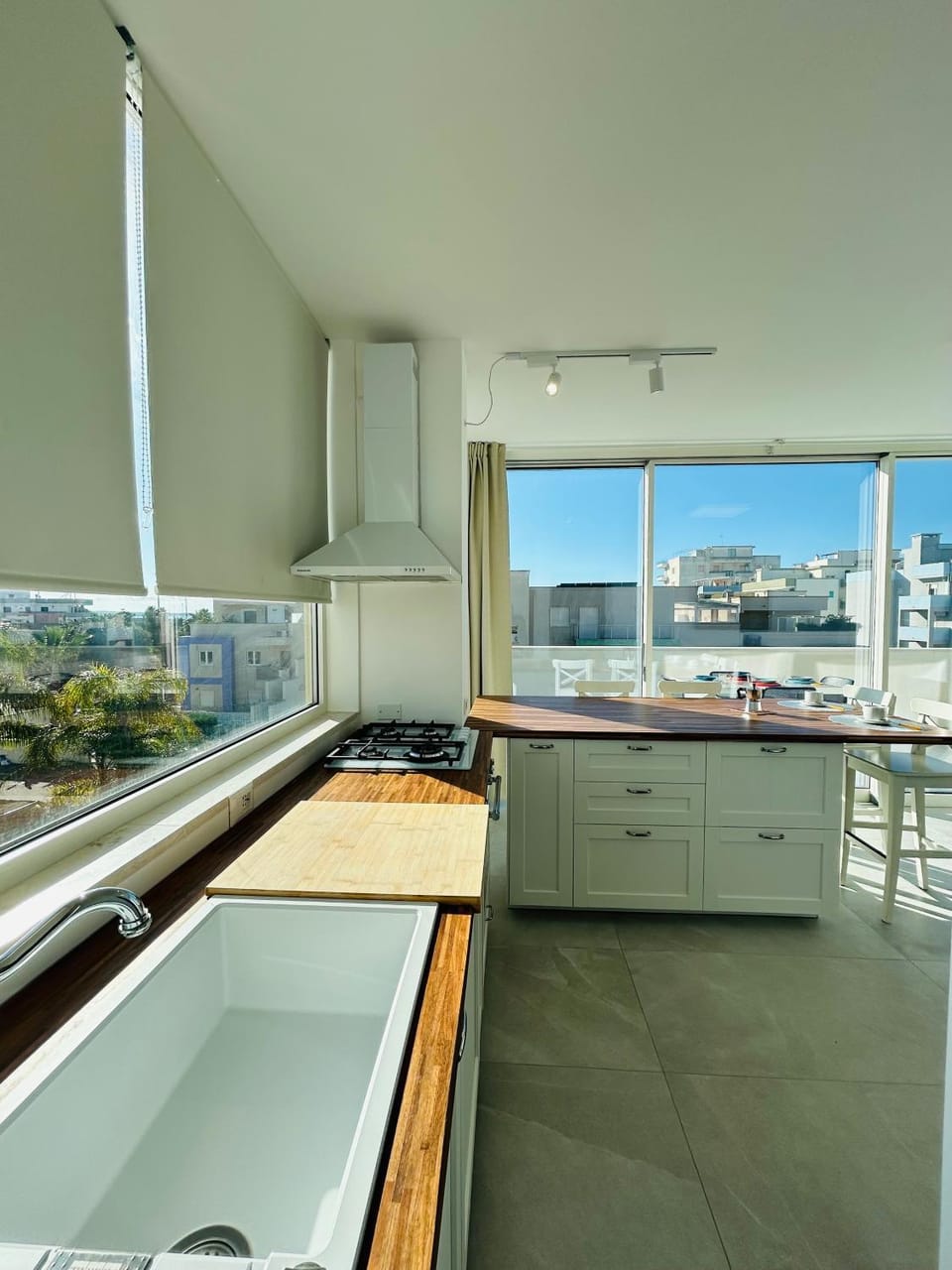 View (from property/room), Balcony/Terrace, Kitchen or kitchenette, Dining area