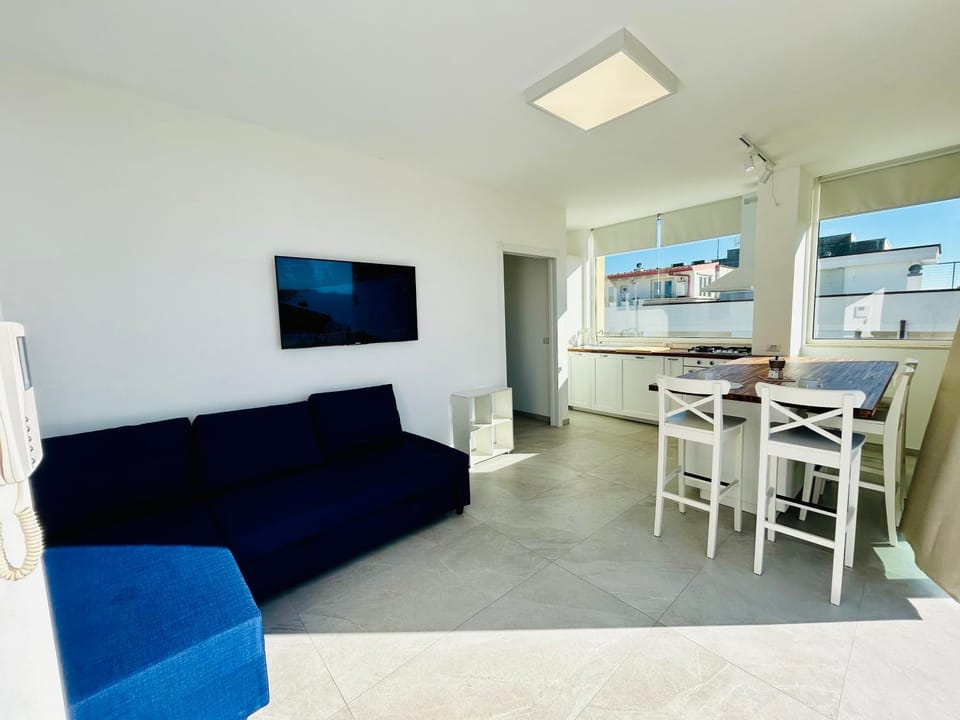 TV and multimedia, Kitchen or kitchenette, Living room, Dining area