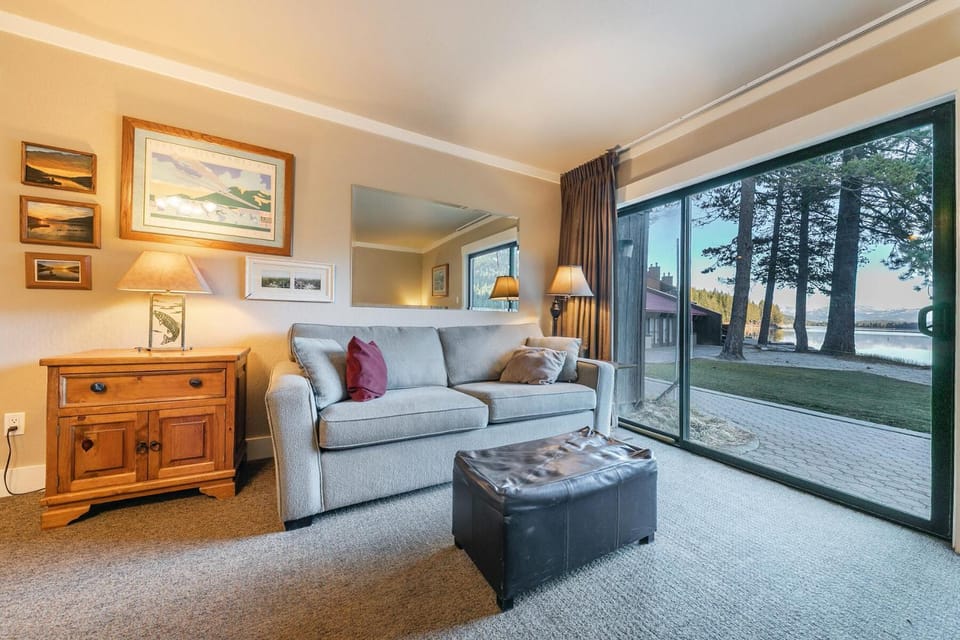 Natural landscape, Living room