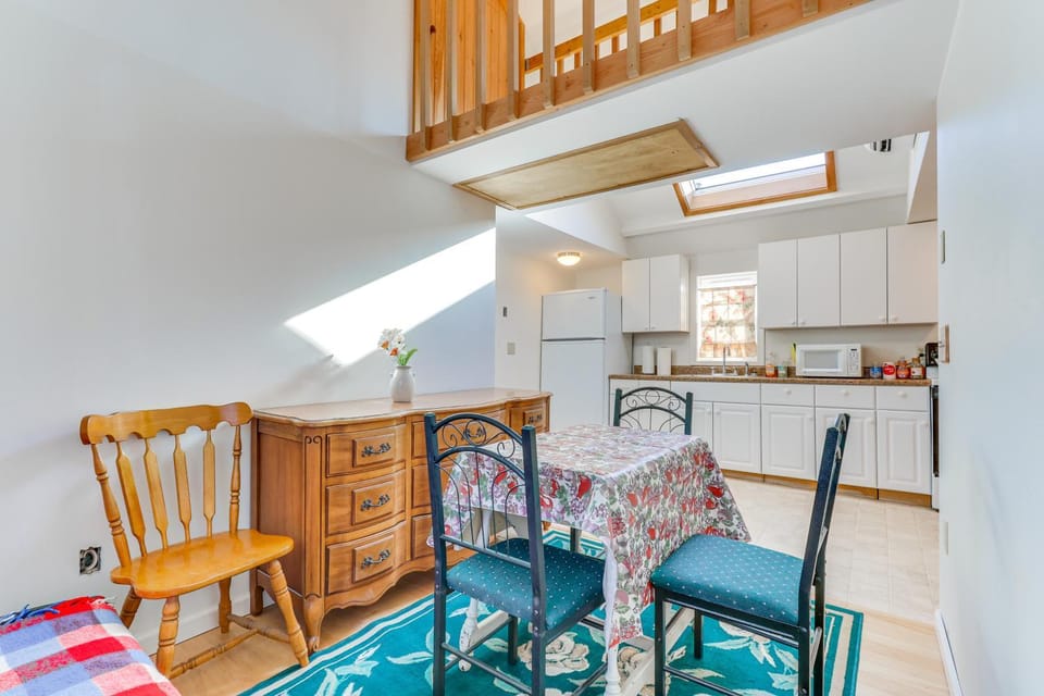 Charming Old Lyme Cottage, Steps to Private Beach! House in Old Lyme
