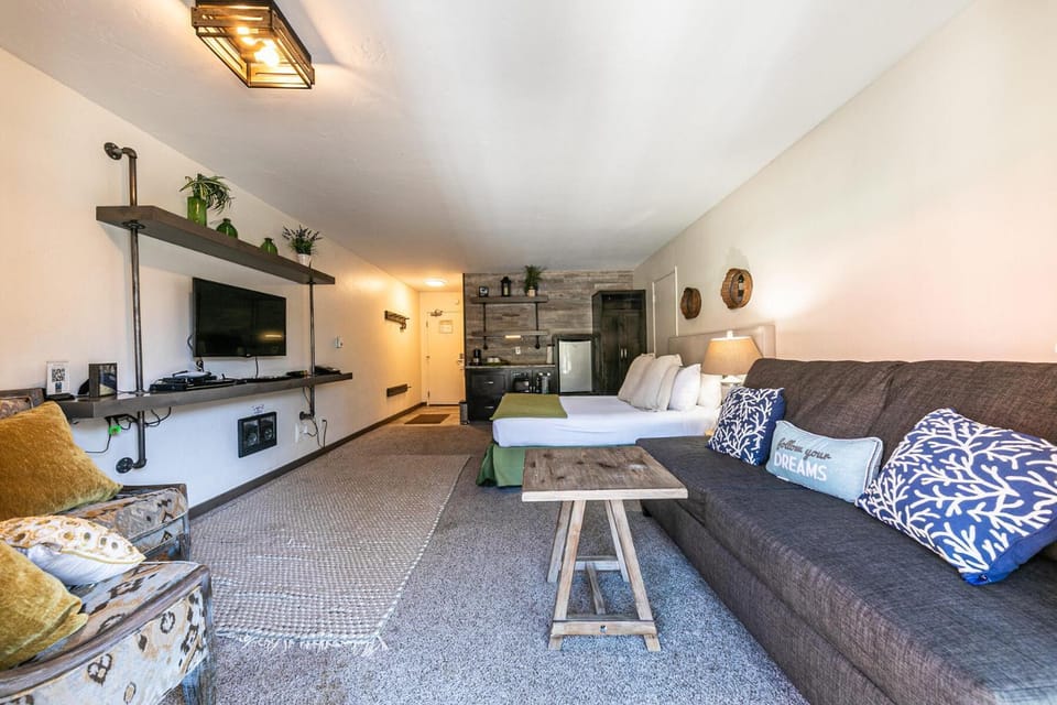 TV and multimedia, Seating area, Evening entertainment