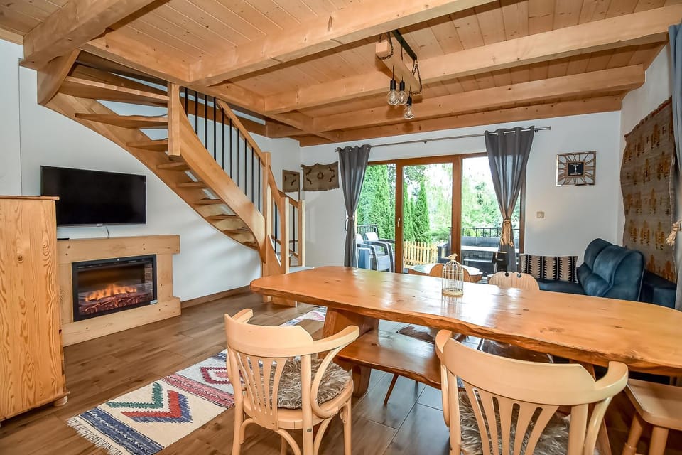 Living room, Seating area, Dining area