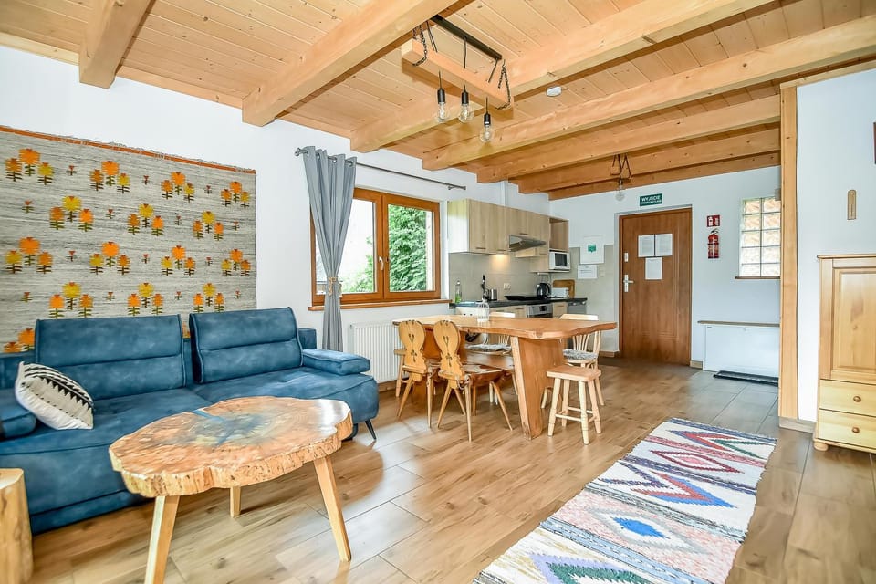 Kitchen or kitchenette, Living room, Seating area, Dining area