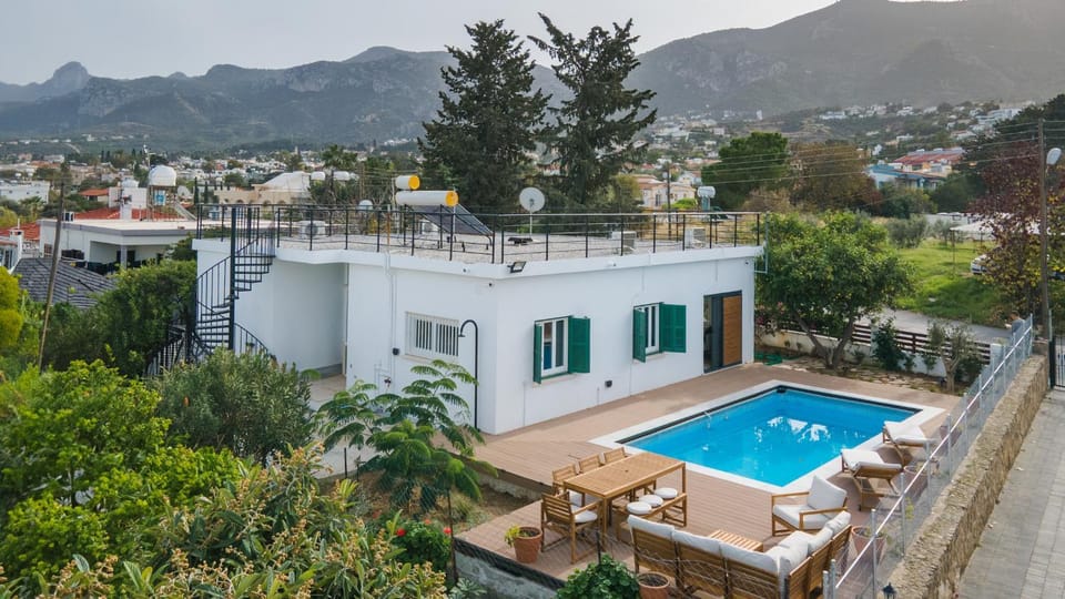 Property building, Garden, Balcony/Terrace