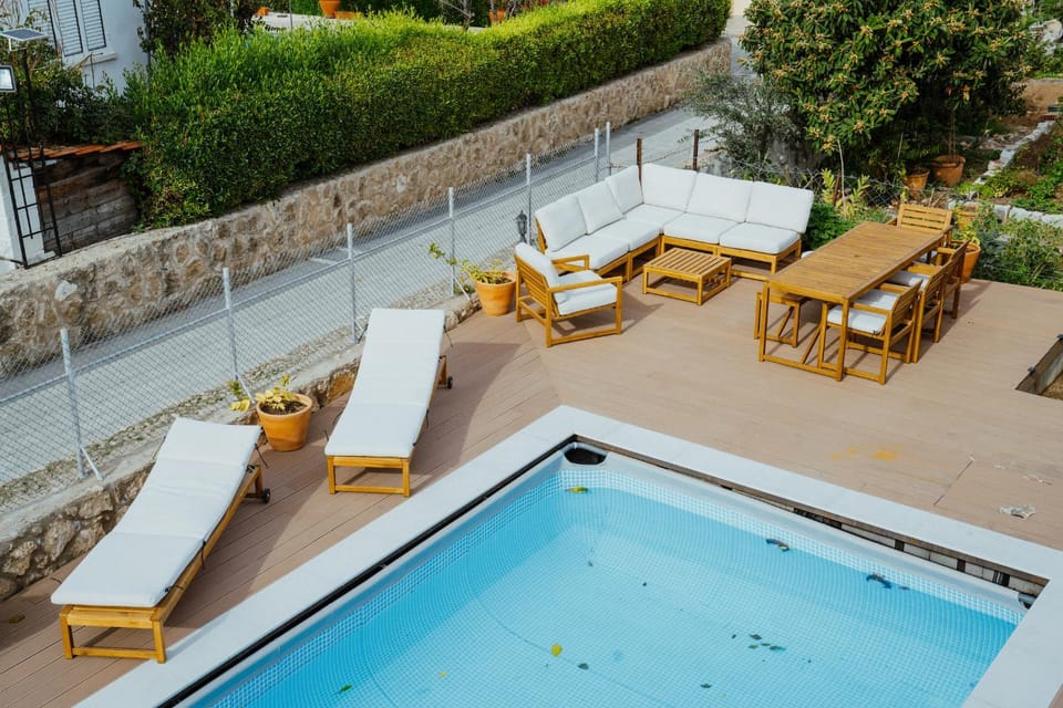 Pool view, Swimming pool, sunbed