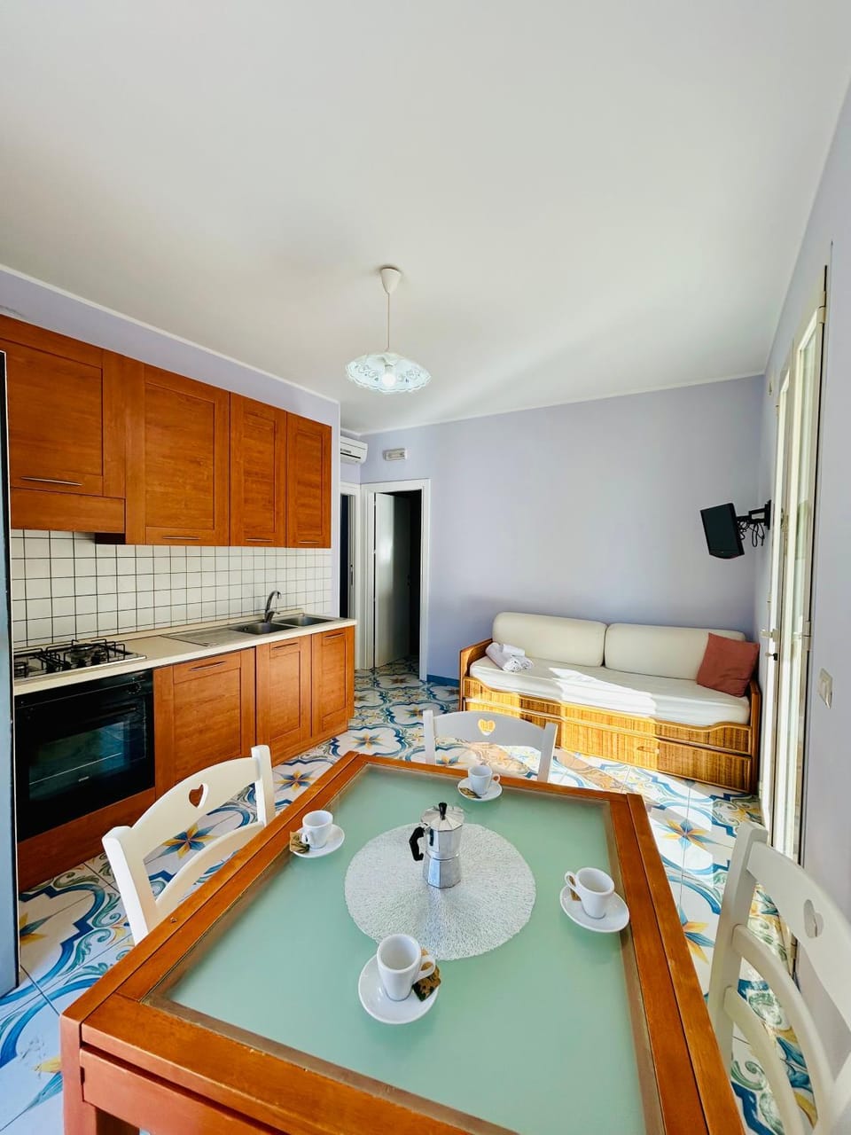 Bed, Kitchen or kitchenette, Living room, Dining area