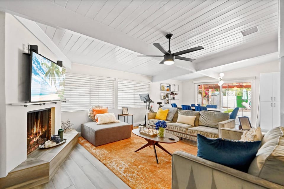 Communal lounge/ TV room, Living room
