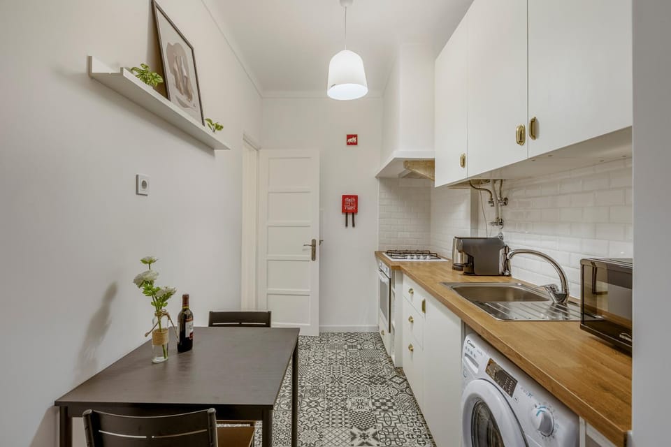 Kitchen or kitchenette, minibar, washing machine