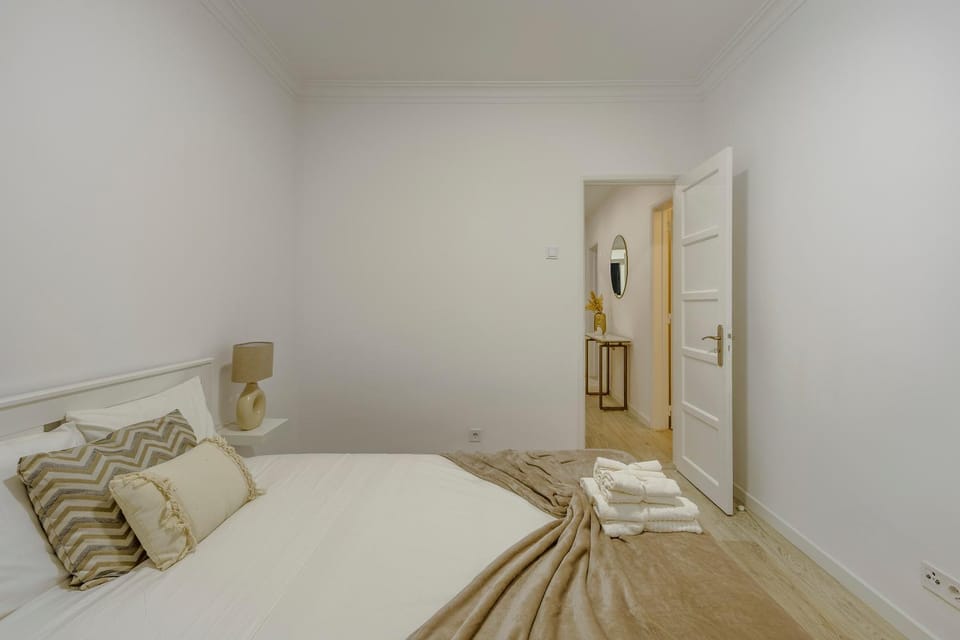 Bedroom, towels