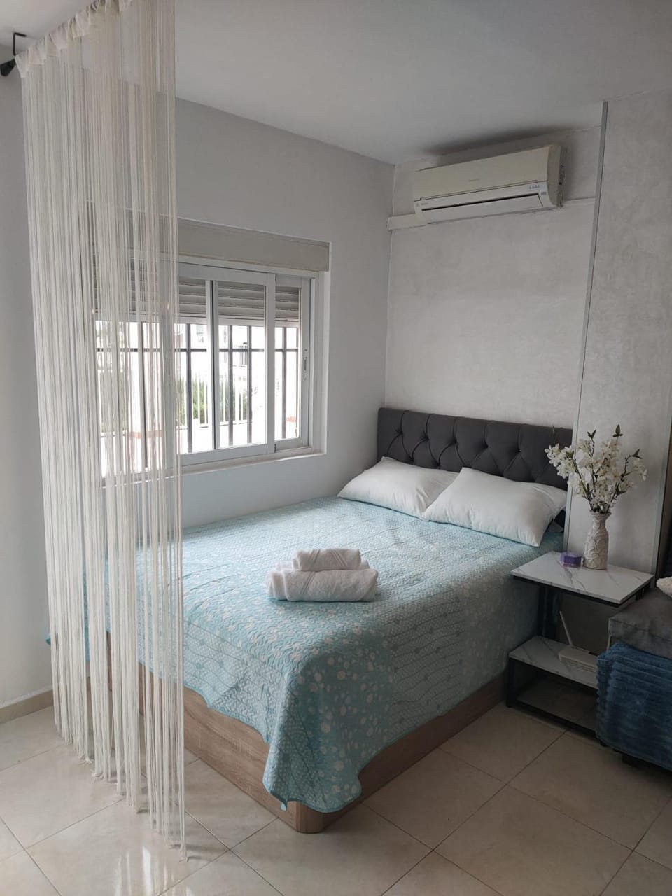 Bed, Photo of the whole room, Bedroom, air conditioner