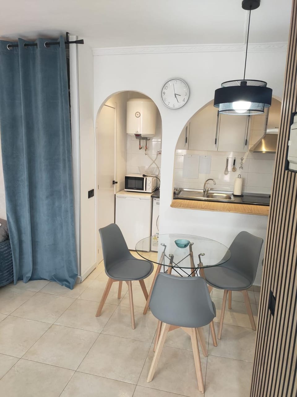 Kitchen or kitchenette, Living room, Dining area, minibar