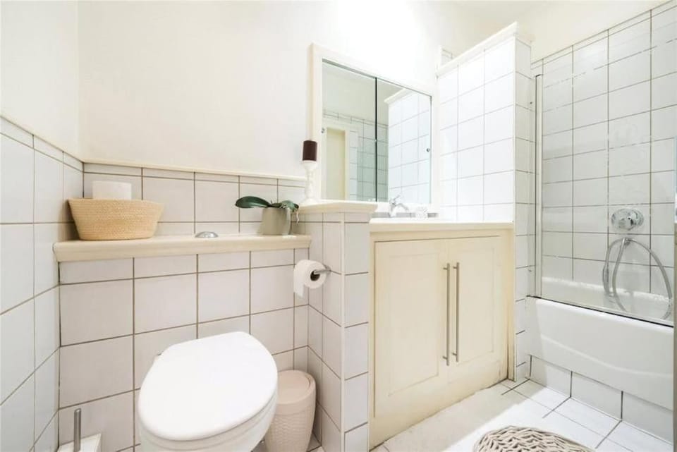 Shower, Toilet, Bathroom, Bath, towels