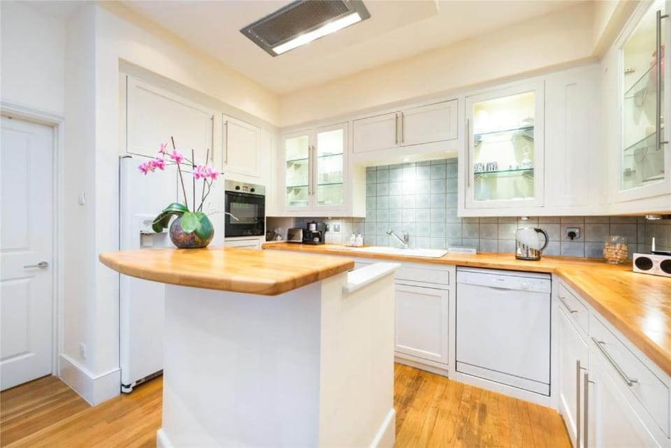 Kitchen or kitchenette, dishwasher, pet friendly, stove
