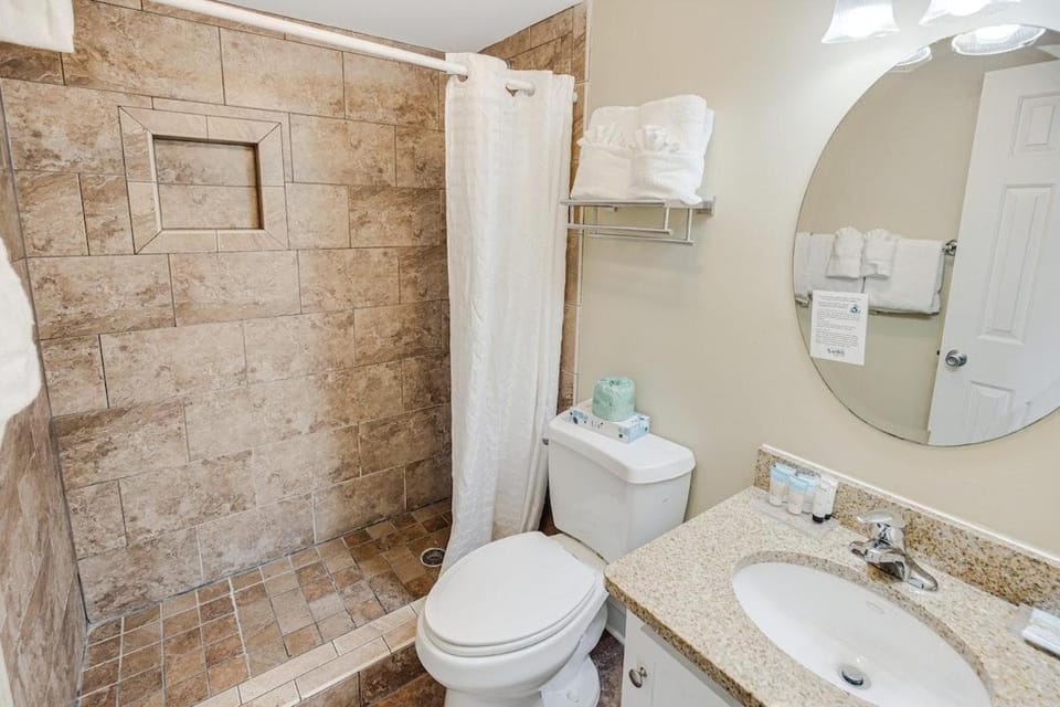 Comfortable Resort View Lodge Room 3rd Floor Apartment in South Carolina