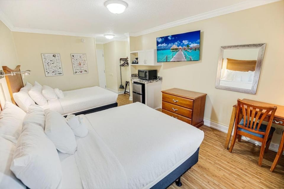 Beach Bound 3rd Floor Resort View Lodge Room Apartment in South Carolina
