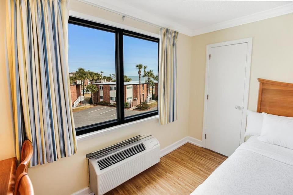 Beach Bound 3rd Floor Resort View Lodge Room Apartment in South Carolina