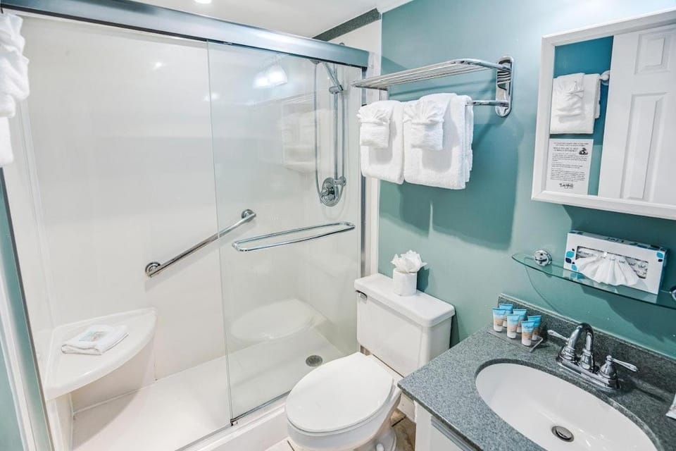 Beach Bound 3rd Floor Resort View Lodge Room Apartment in South Carolina