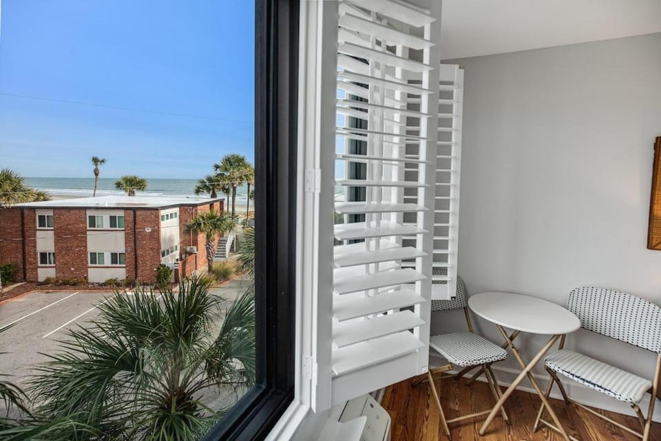 Welcoming Adventure Resort View Lodge Room 3rd Flr Apartment in South Carolina