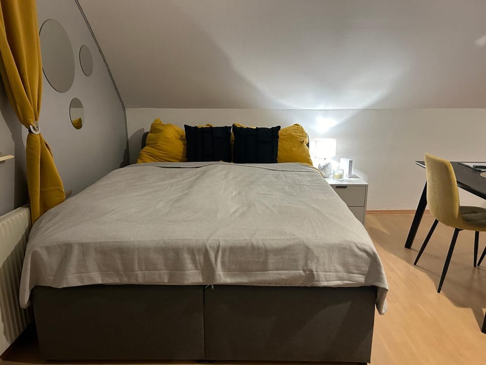Bed, Living room, Photo of the whole room, Seating area, Bedroom