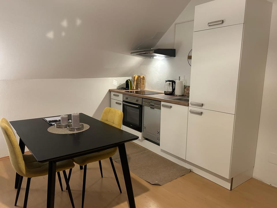 Coffee/tea facilities, Kitchen or kitchenette, Dining area, pet friendly, stove