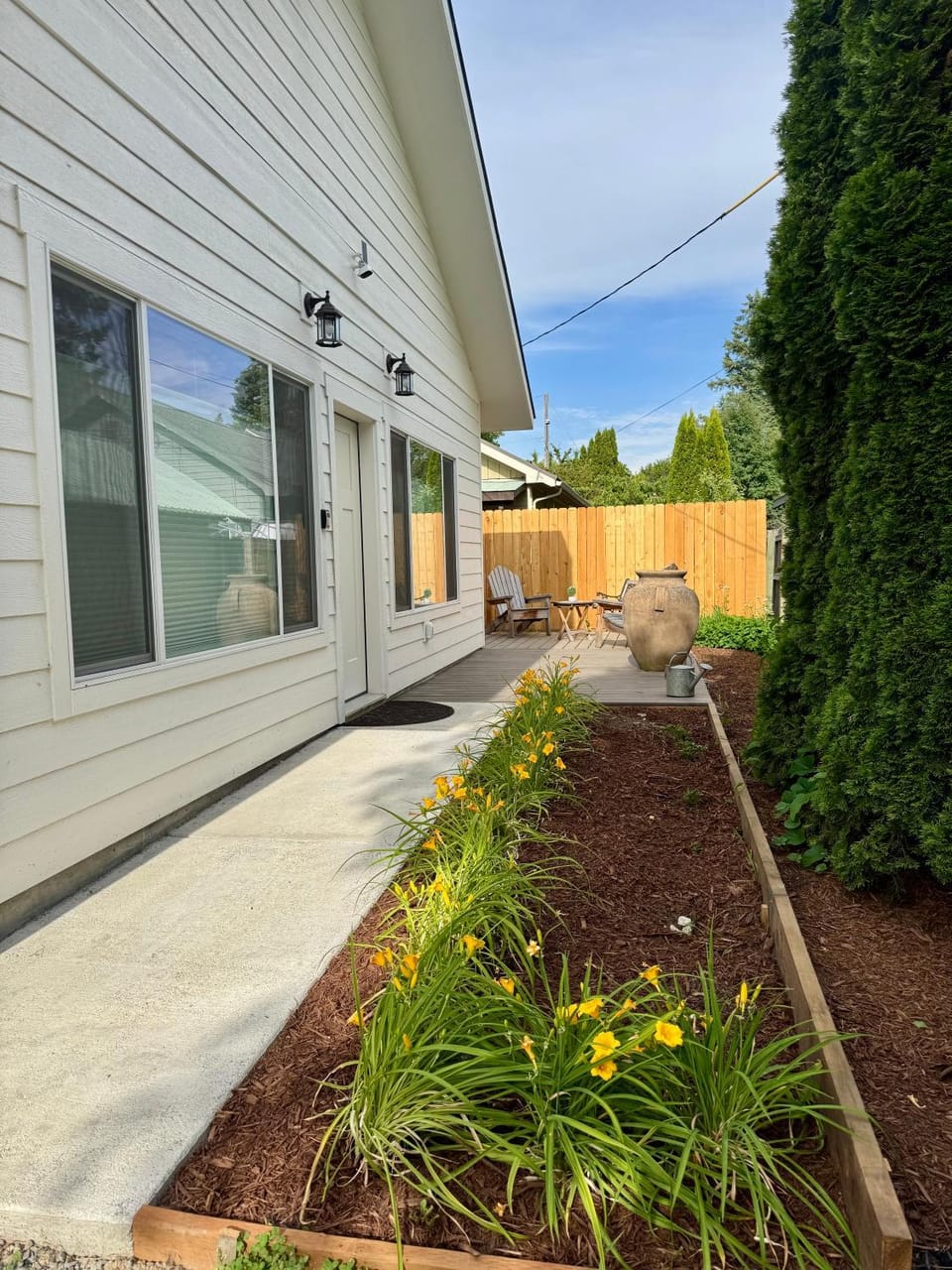 Property building, Facade/entrance, Garden