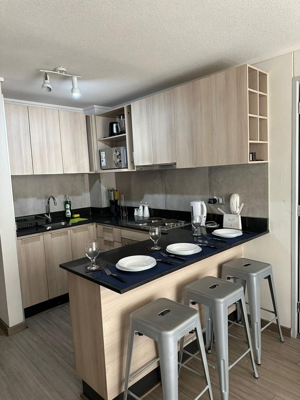 Coffee/tea facilities, Kitchen or kitchenette, Dining area, locker, locker, minibar, pet friendly, stove, toaster