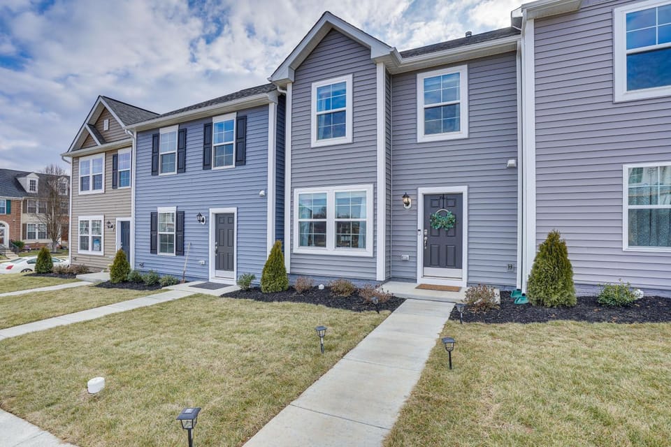Great for Families! Townhome 9 Mi to Harpers Ferry House in Charles Town