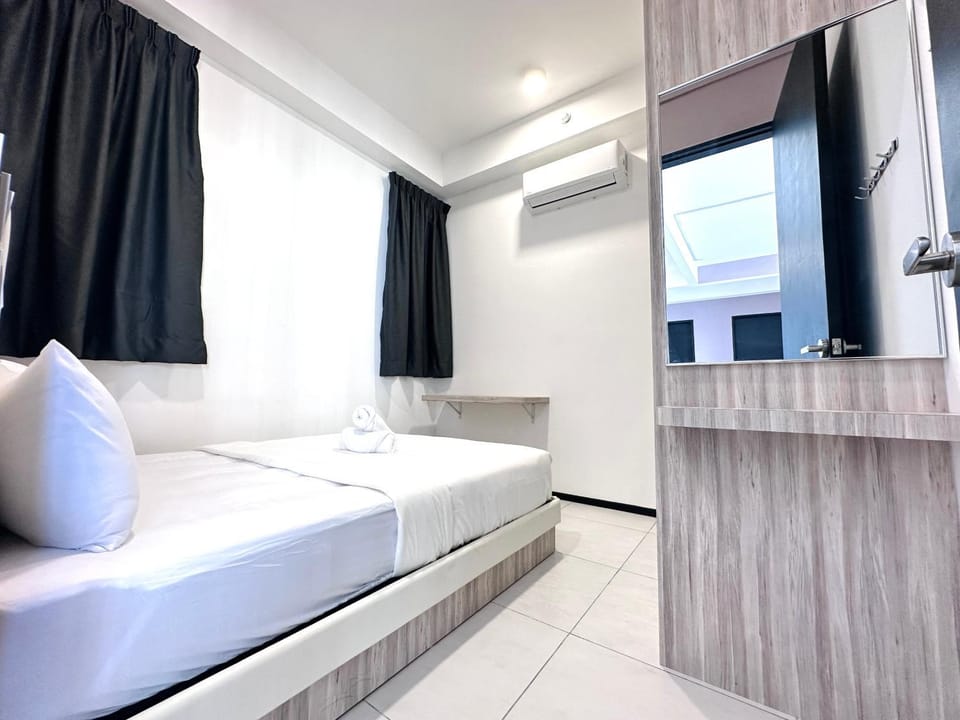 Bed, Bedroom, wardrobe, air conditioner