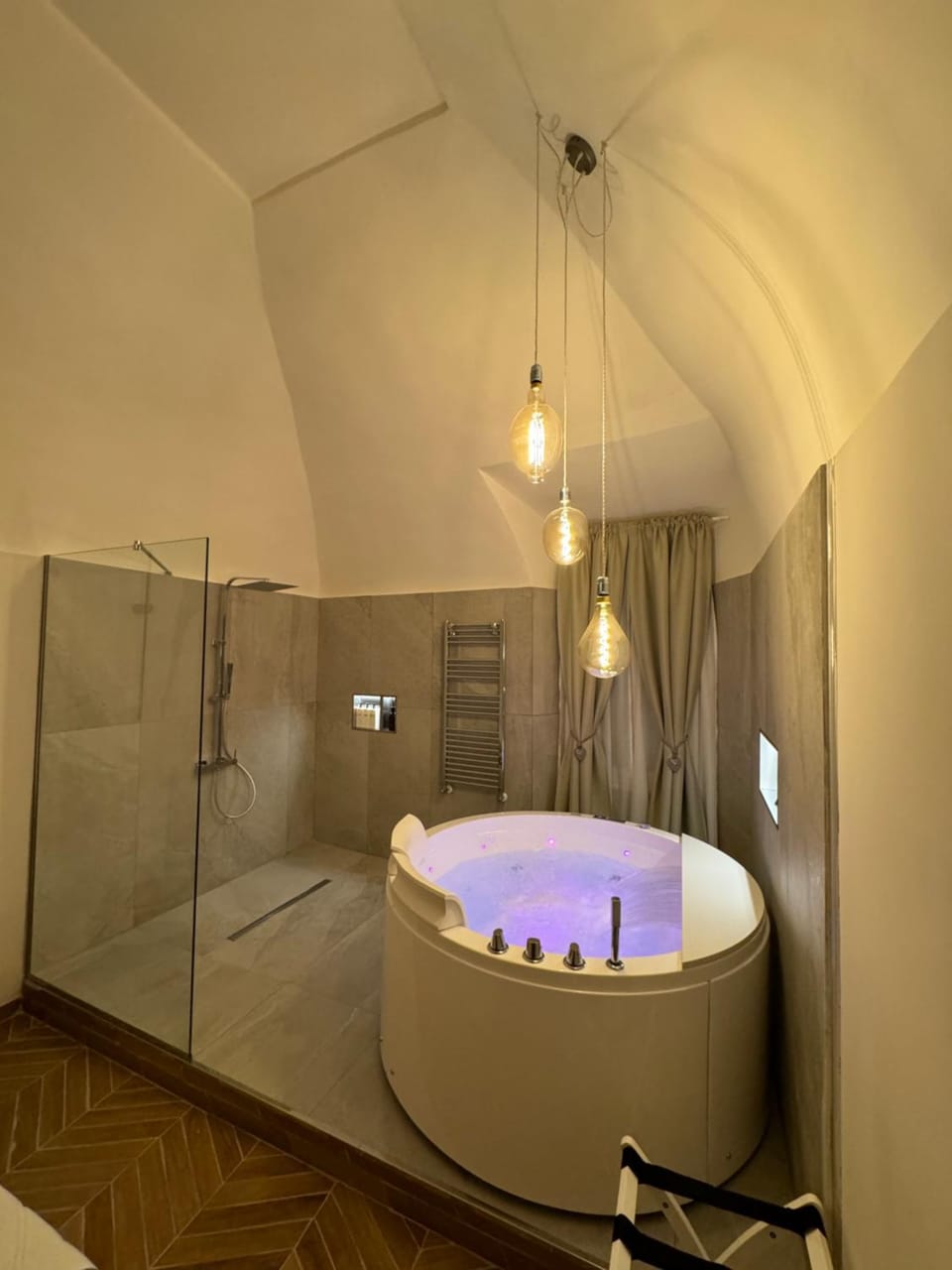 Shower, Hot Tub