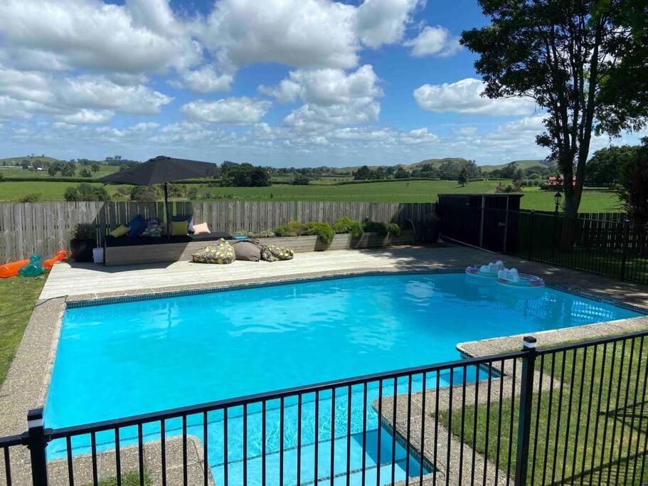 Pool view, Swimming pool, sunbed