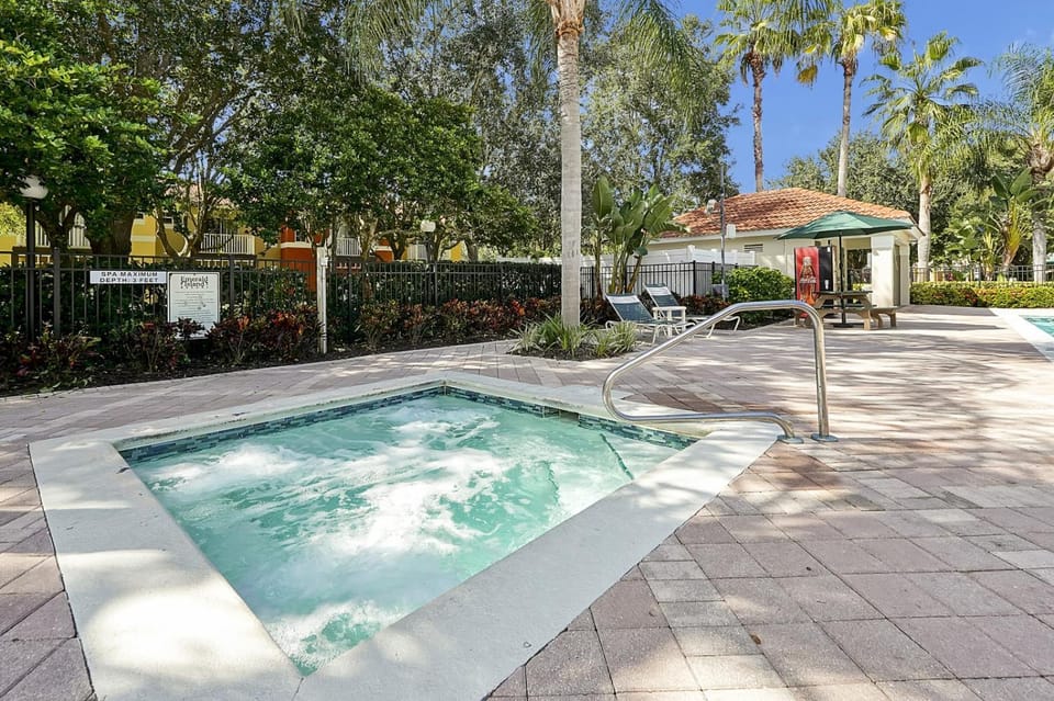 Esmerald Island Resort Oasis: Your Perfect Getaway Near Disney House in Four Corners