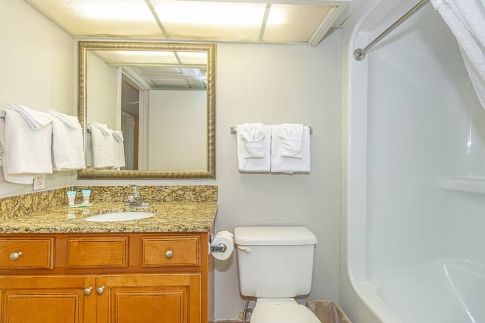 Atlantica 2/2 OF w/wifi, Parking Apartment in Myrtle Beach