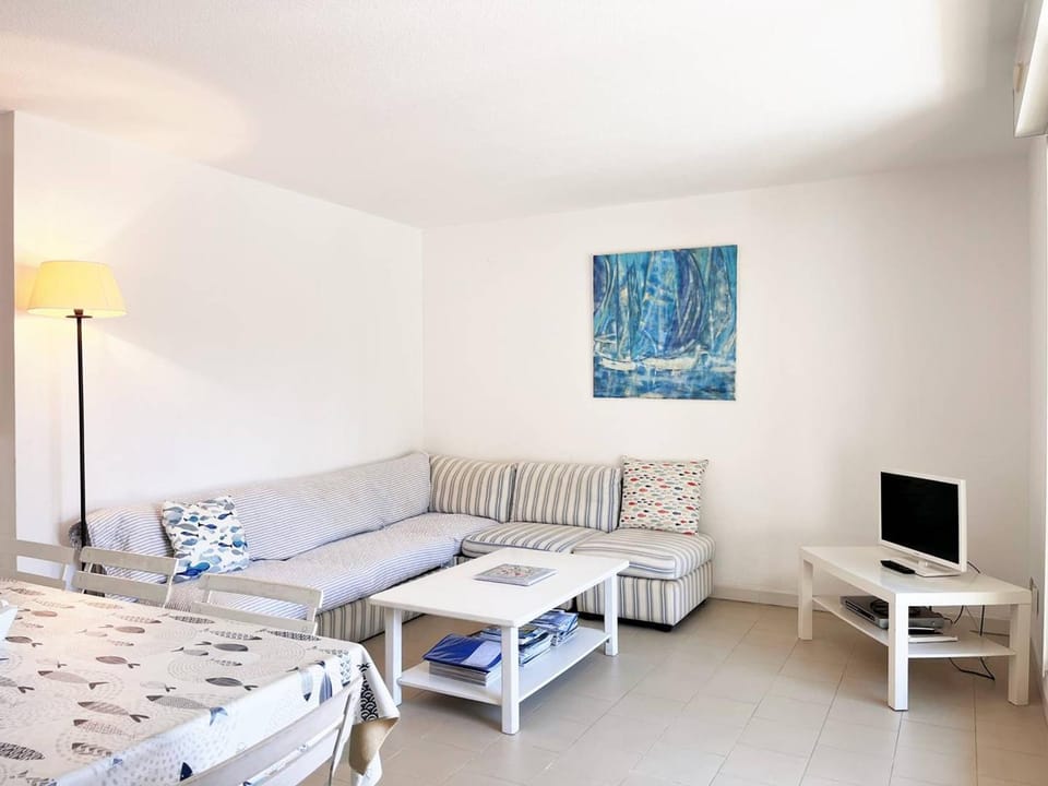 Duplex 3 pièces avec piscine, terrasse et parking - 6 couchages - Le Lavandou - FR-1-251-563 Apartment in Le Lavandou