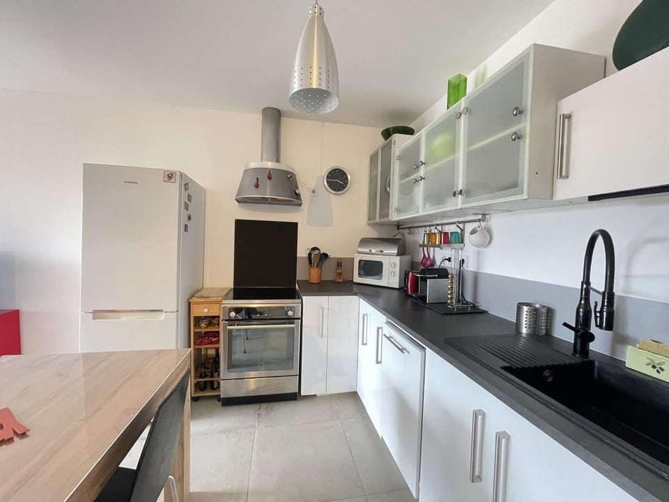 Charmant T2 centre Lavandou avec climatisation et parking privé - FR-1-308-187 Apartment in Le Lavandou