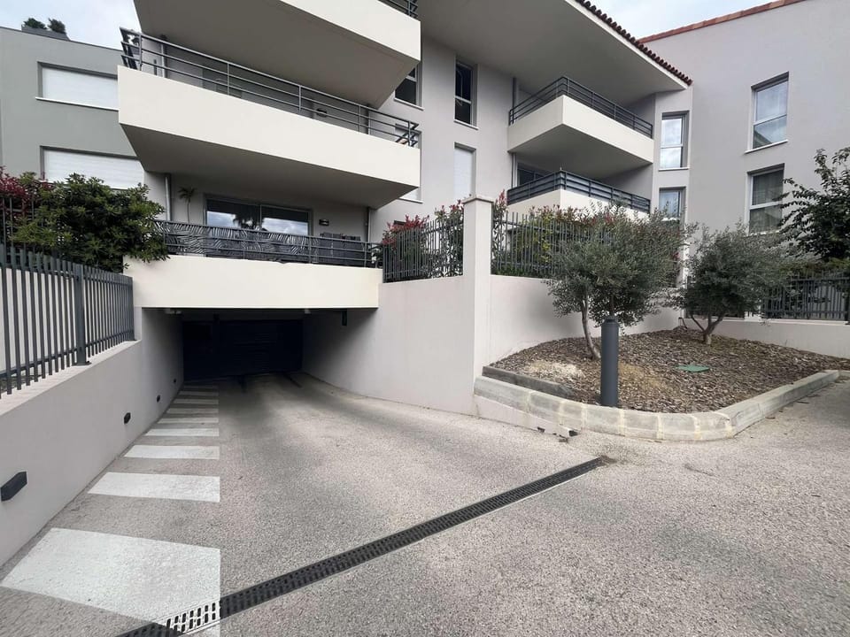 Charmant T2 centre Lavandou avec climatisation et parking privé - FR-1-308-187 Apartment in Le Lavandou