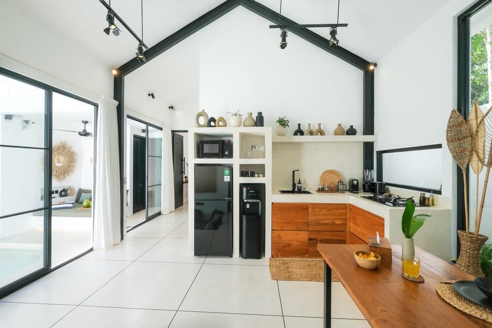 Dining area, minibar, stove