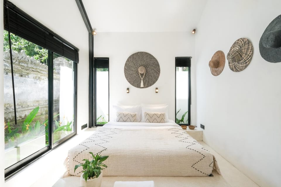 Bed, Photo of the whole room, Bedroom, fireplace, air conditioner