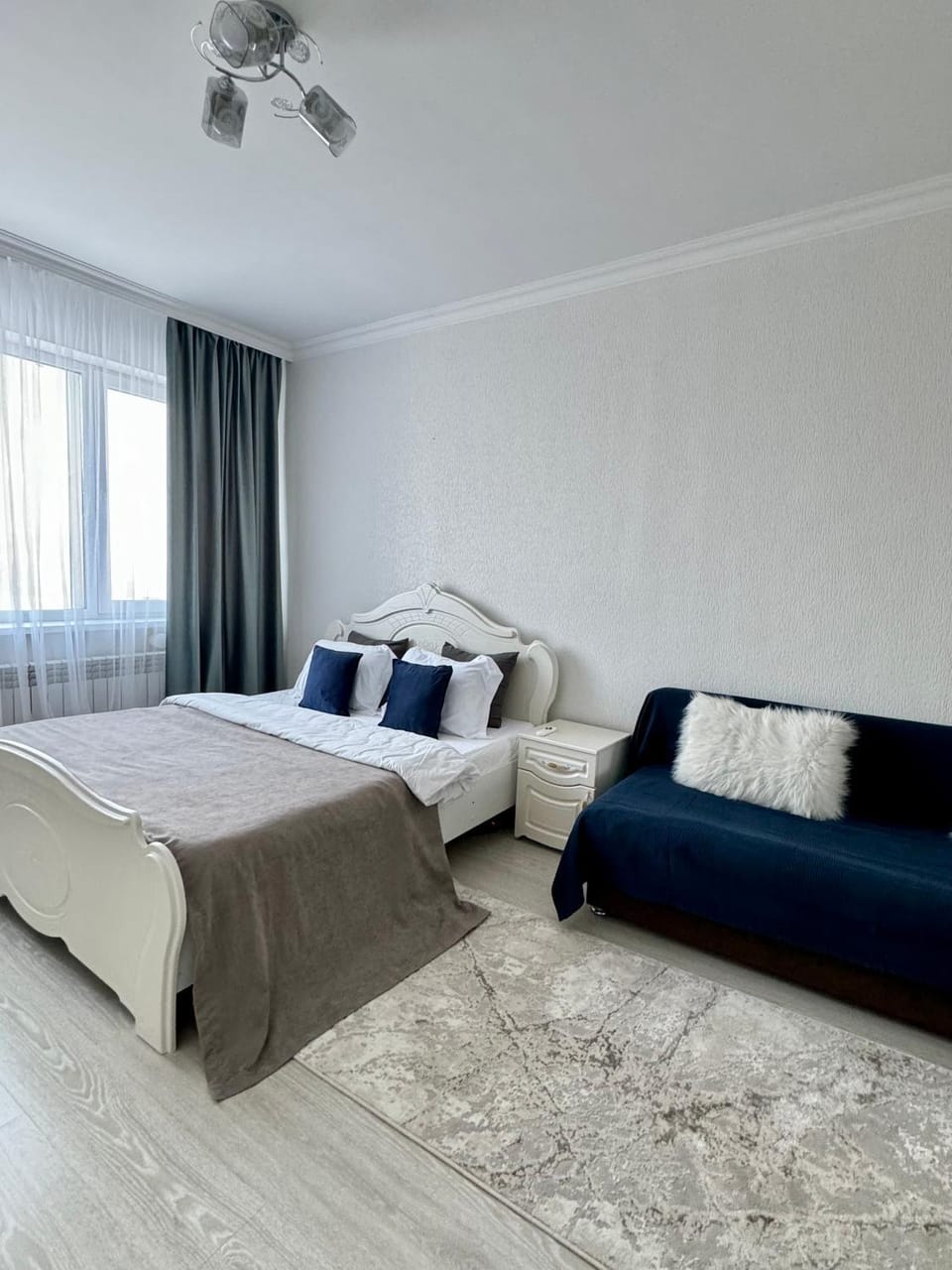 Bed, Living room, Photo of the whole room, Seating area