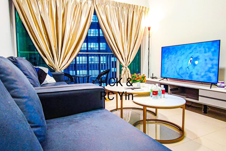 Communal lounge/ TV room, TV and multimedia, Living room, Seating area, Evening entertainment