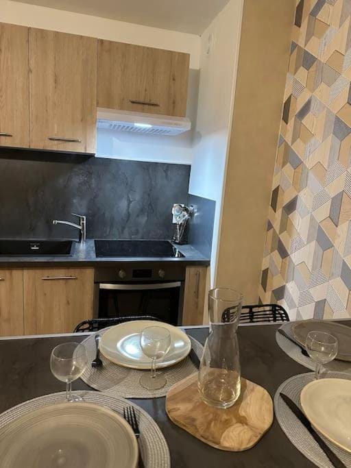 Kitchen or kitchenette, Dining area, pet friendly