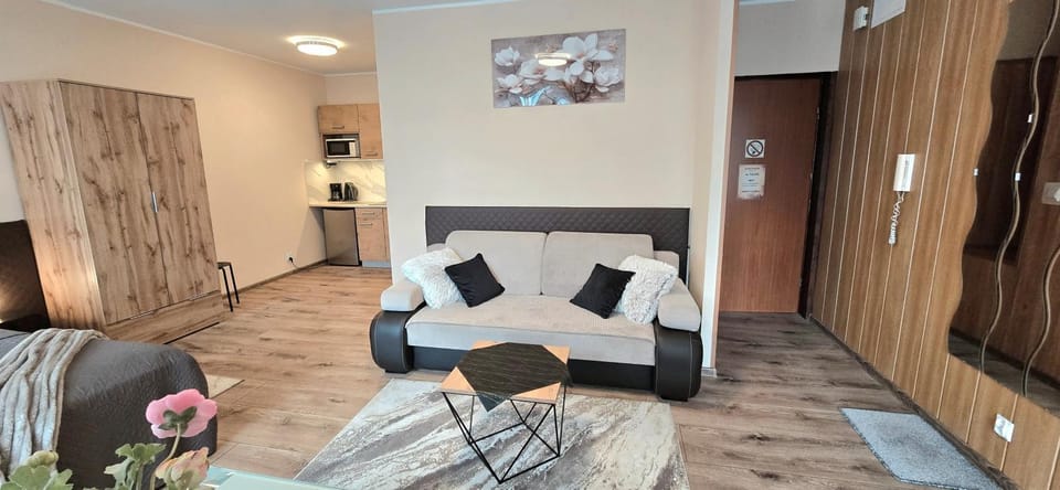 Kitchen or kitchenette, Seating area